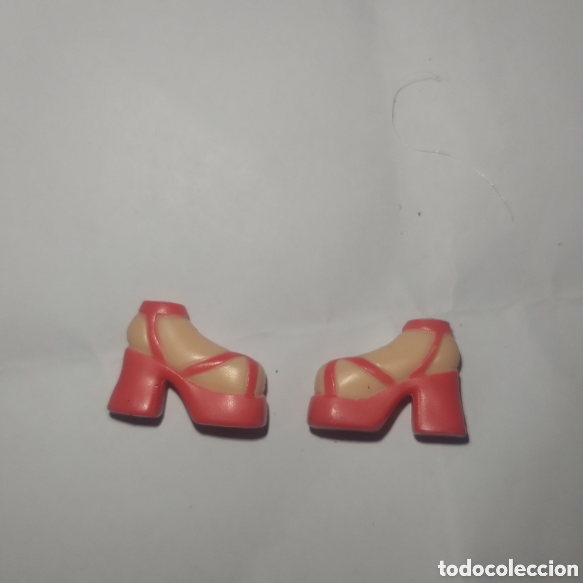 Mu&ntilde;ecas modernas: Zapatos de mu&ntilde;eca bratz peque&ntilde;a - Foto 2