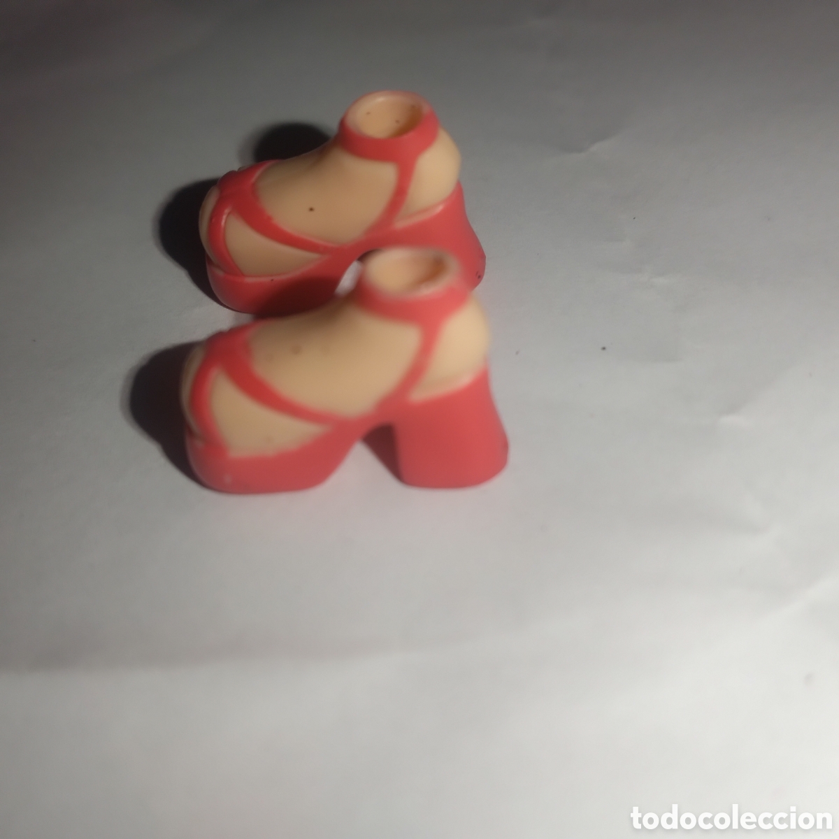 Mu&ntilde;ecas modernas: Zapatos de mu&ntilde;eca bratz peque&ntilde;a - Foto 1