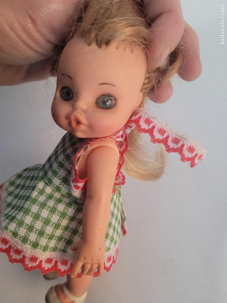 Mu&ntilde;ecas modernas: mu&ntilde;eca mini furga casta&ntilde;a - Foto 3
