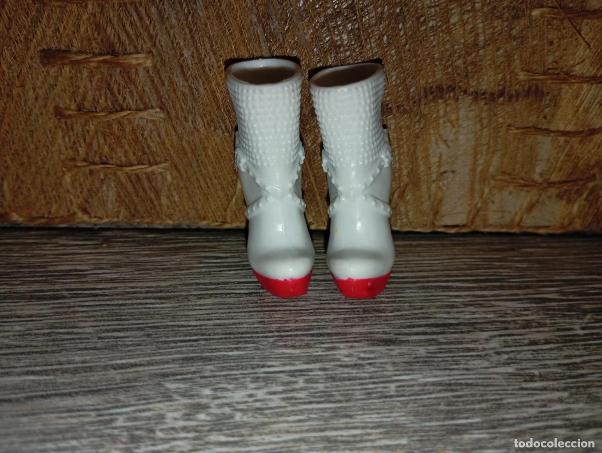Mu&ntilde;ecas modernas: Botas de mu&ntilde;eca Bratz - Foto 2