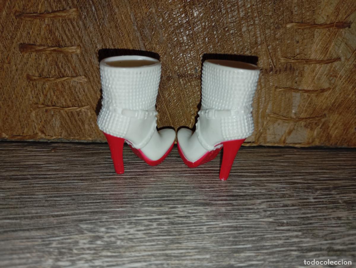Mu&ntilde;ecas modernas: Botas de mu&ntilde;eca Bratz - Foto 3