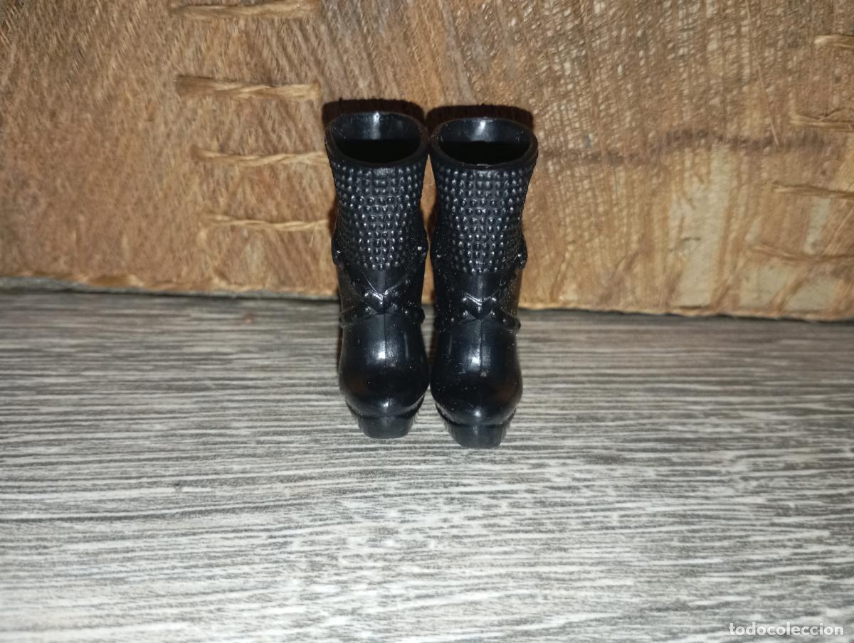 Mu&ntilde;ecas modernas: Botas de mu&ntilde;eca Bratz - Foto 2