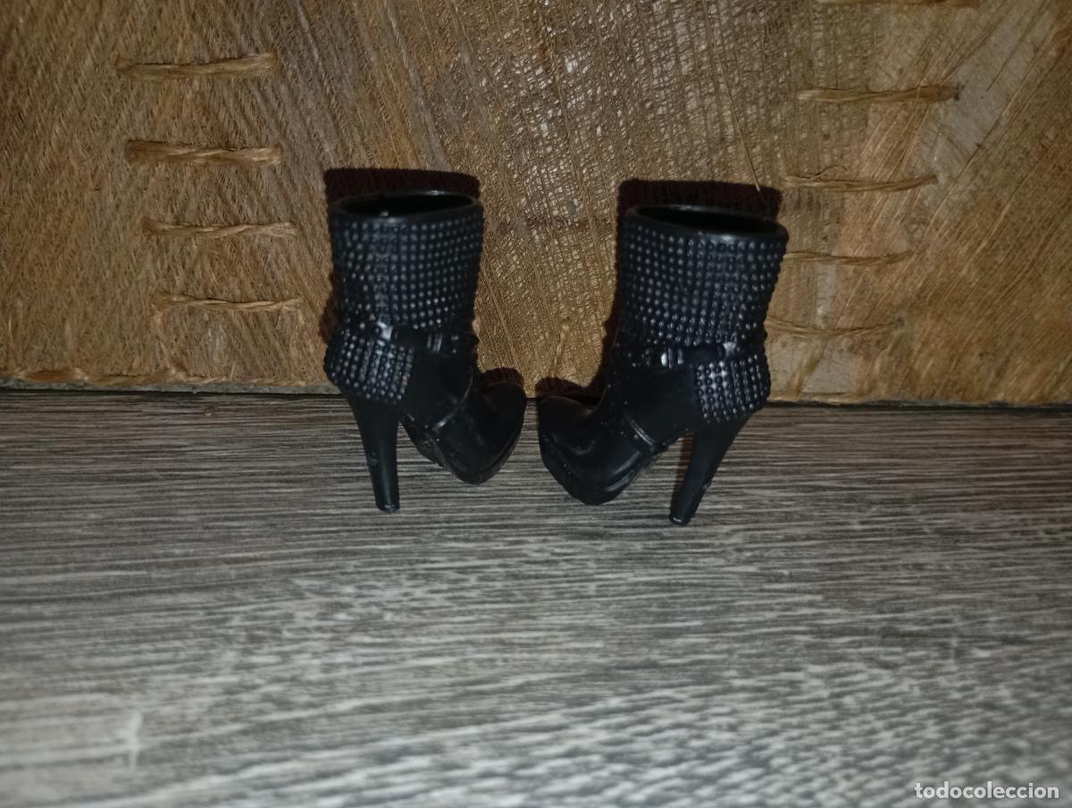 Mu&ntilde;ecas modernas: Botas de mu&ntilde;eca Bratz - Foto 3
