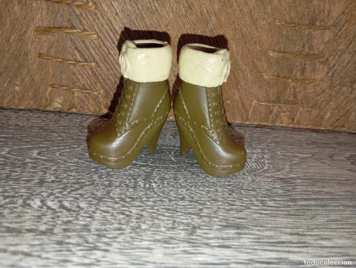 Mu&ntilde;ecas modernas: Zapatos botas de mu&ntilde;eca bratz - Foto 1