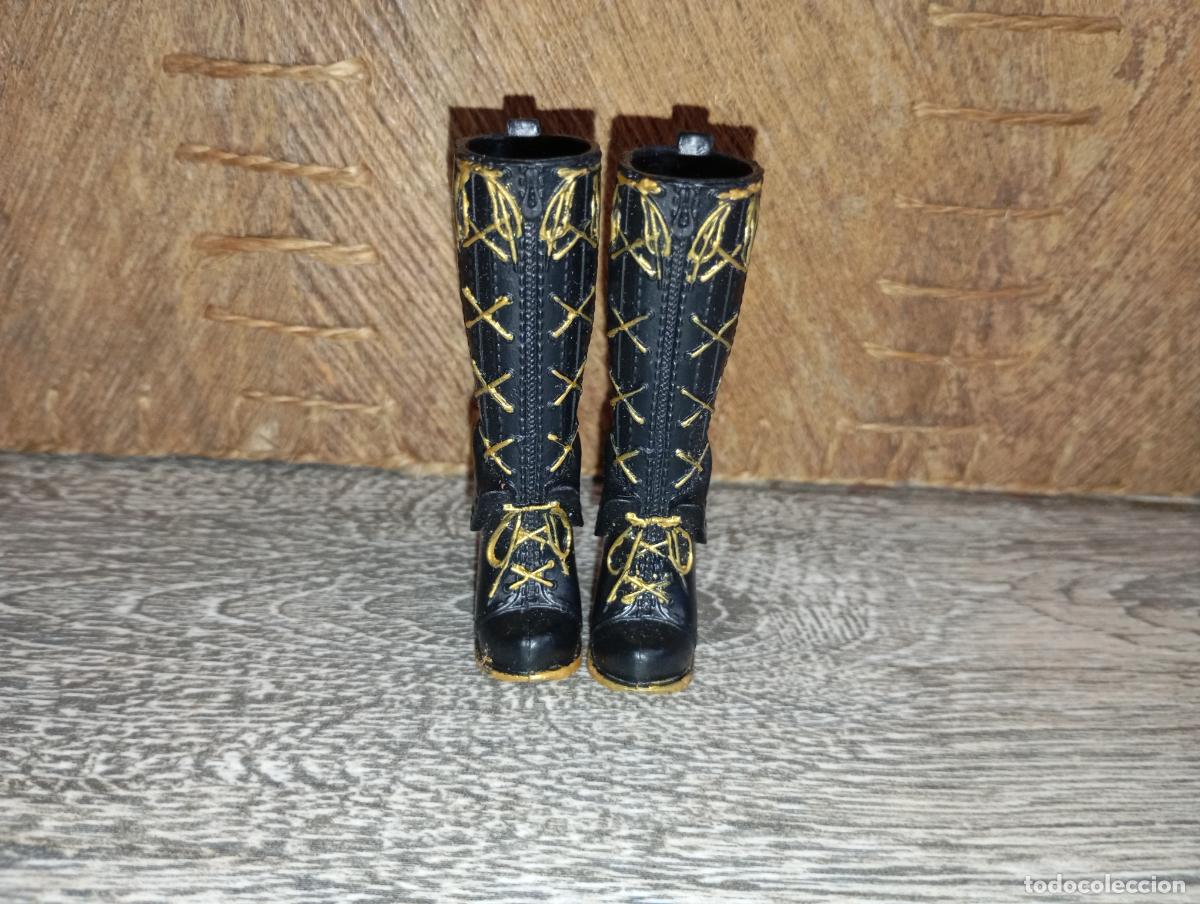 Mu&ntilde;ecas modernas: Zapatos botas de mu&ntilde;eca bratz - Foto 2