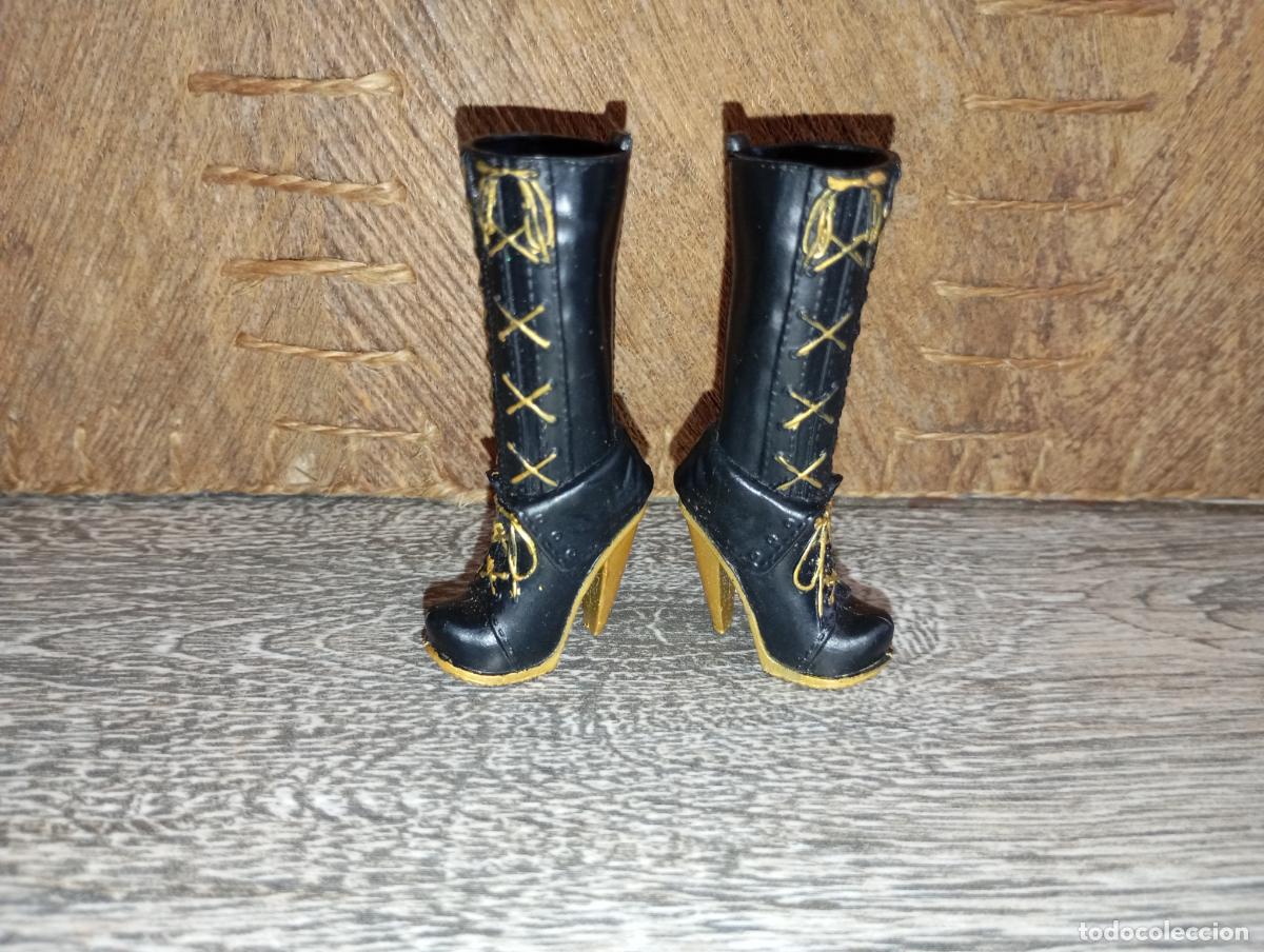 Mu&ntilde;ecas modernas: Zapatos botas de mu&ntilde;eca bratz - Foto 1
