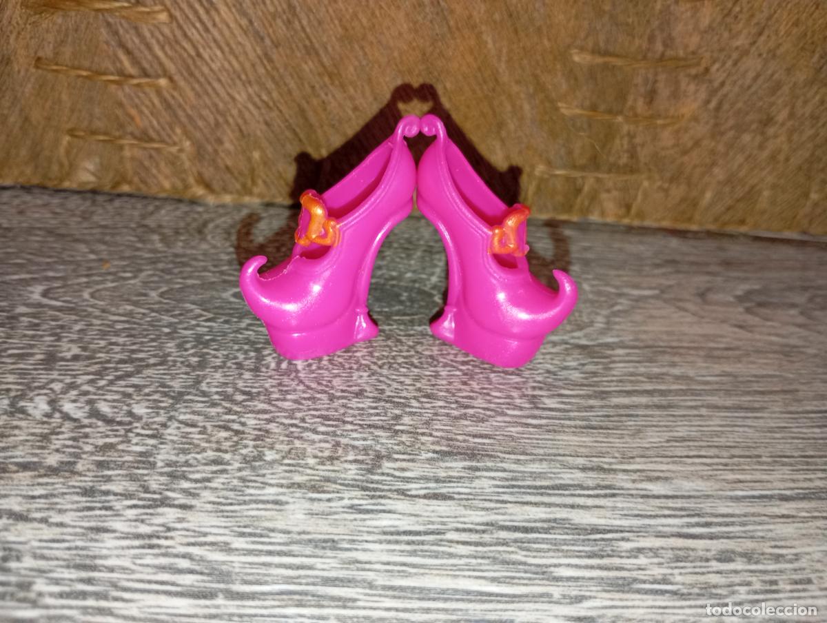 Mu&ntilde;ecas modernas: Zapatos de mu&ntilde;eca Monster high - Foto 1
