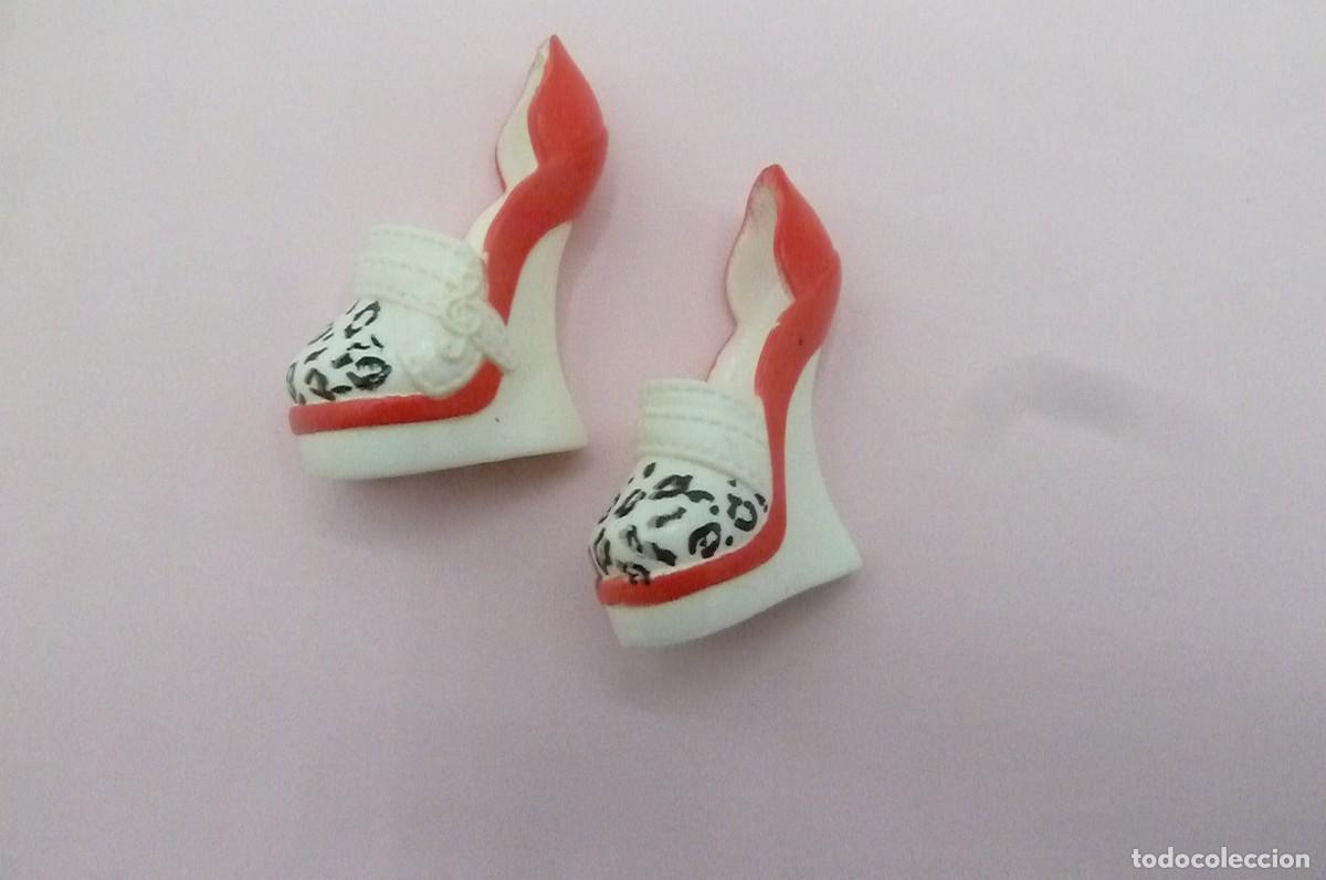 Mu&ntilde;ecas modernas: Zapatos Monster High - Foto 2