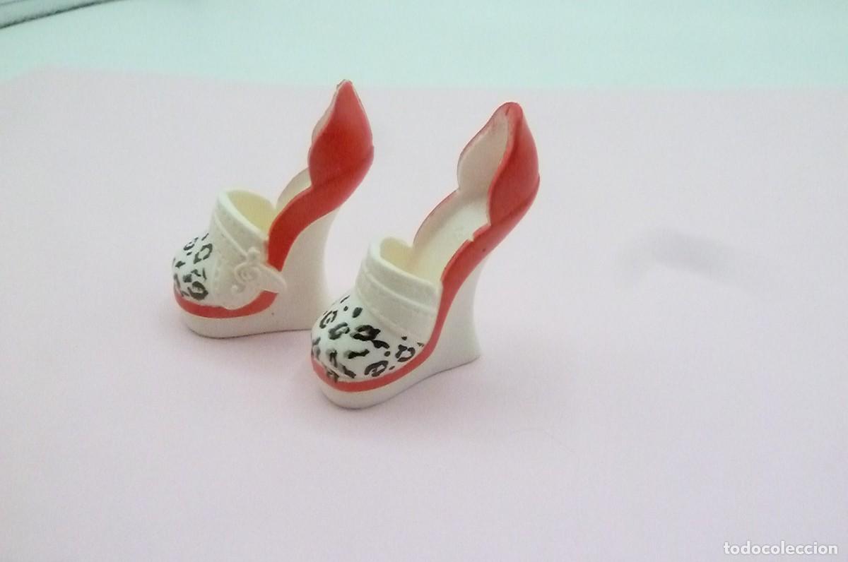 Mu&ntilde;ecas modernas: Zapatos Monster High - Foto 3