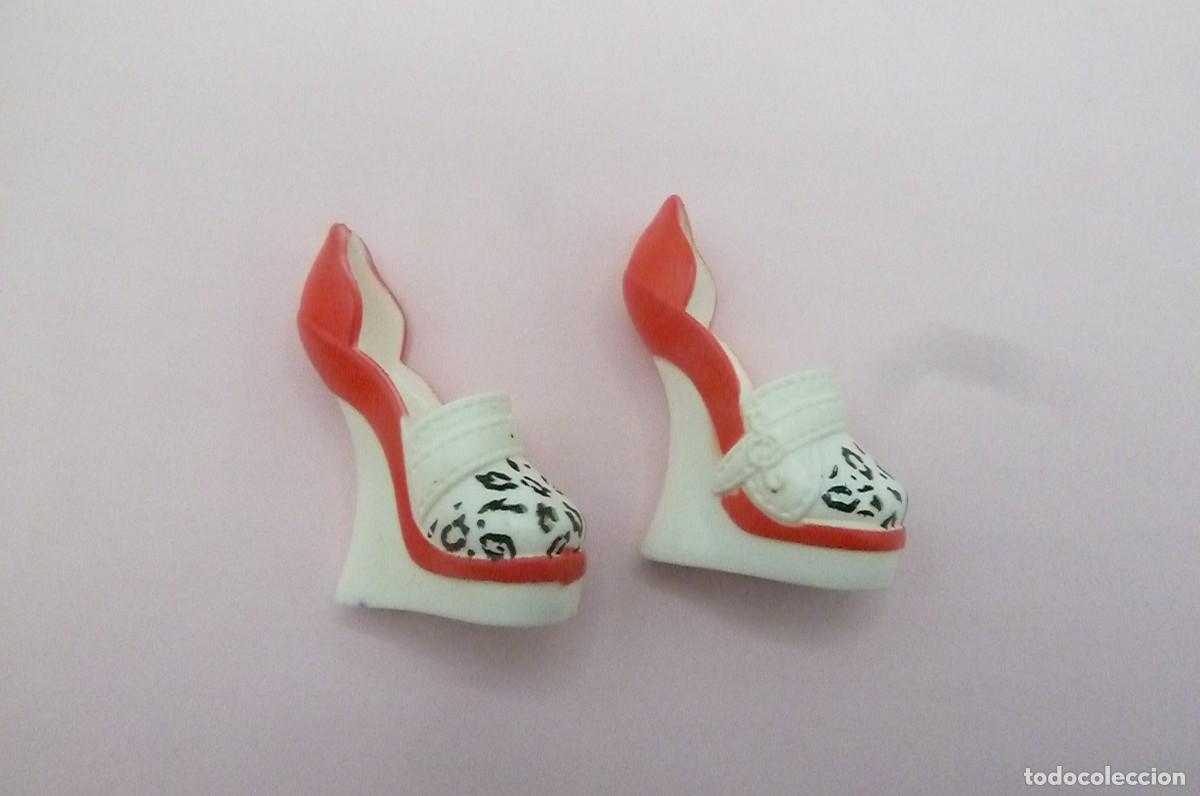 Mu&ntilde;ecas modernas: Zapatos Monster High - Foto 1
