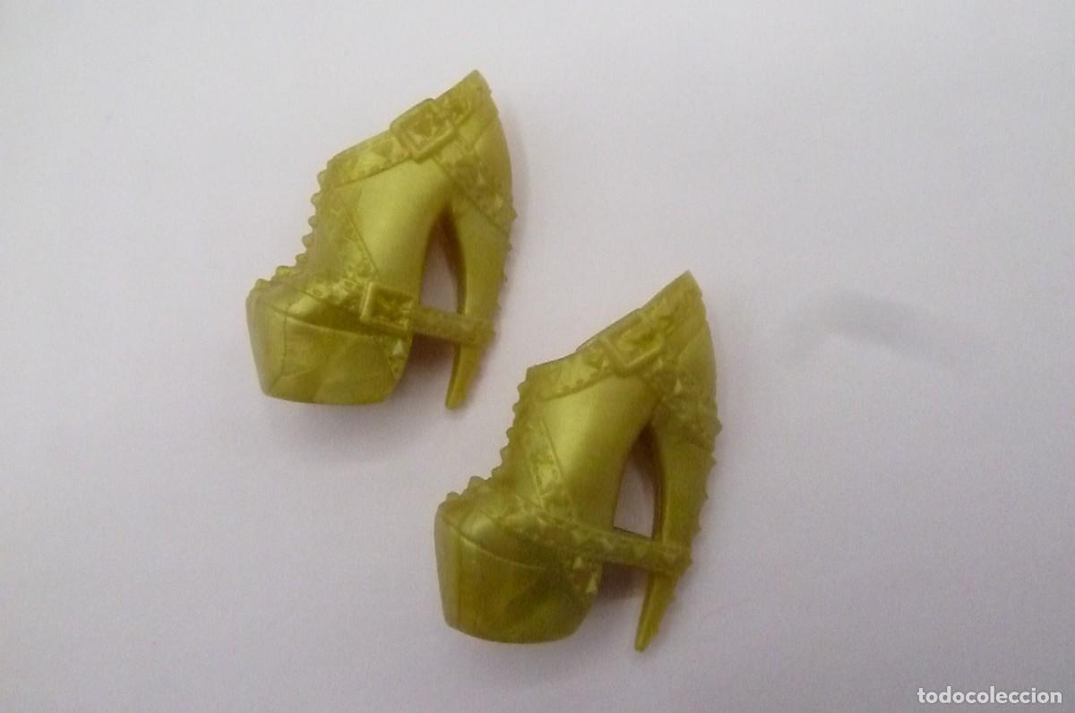 Mu&ntilde;ecas modernas: Zapatos Monster High - Foto 2