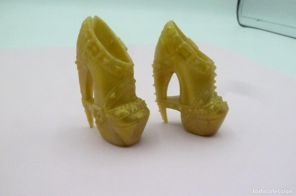 Mu&ntilde;ecas modernas: Zapatos Monster High - Foto 3