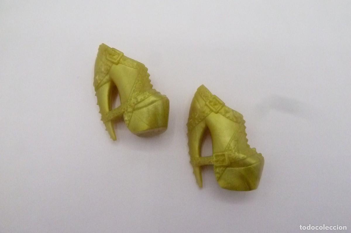 Mu&ntilde;ecas modernas: Zapatos Monster High - Foto 1
