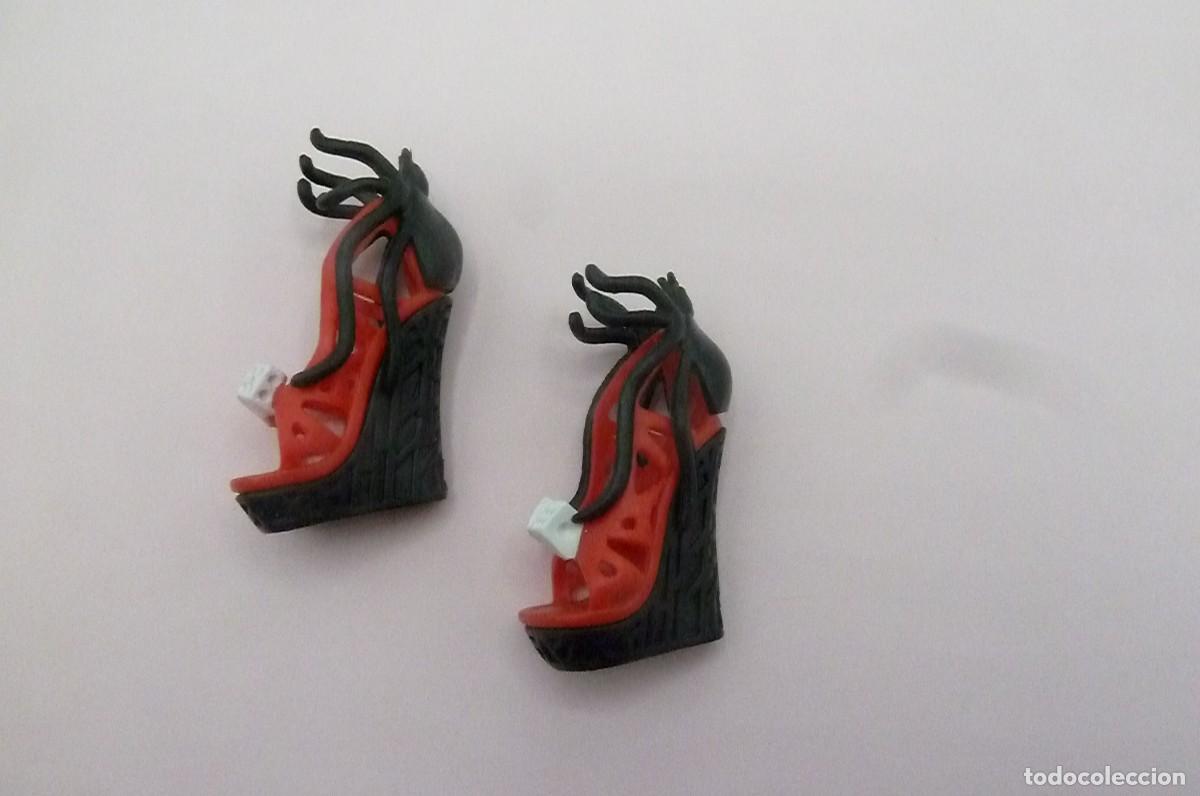 Mu&ntilde;ecas modernas: Zapatos Monster High - Foto 3