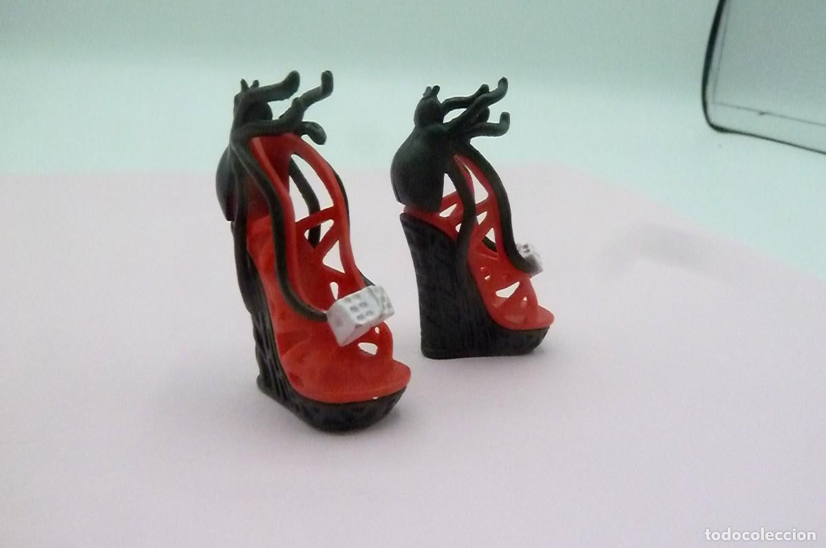 Mu&ntilde;ecas modernas: Zapatos Monster High - Foto 1