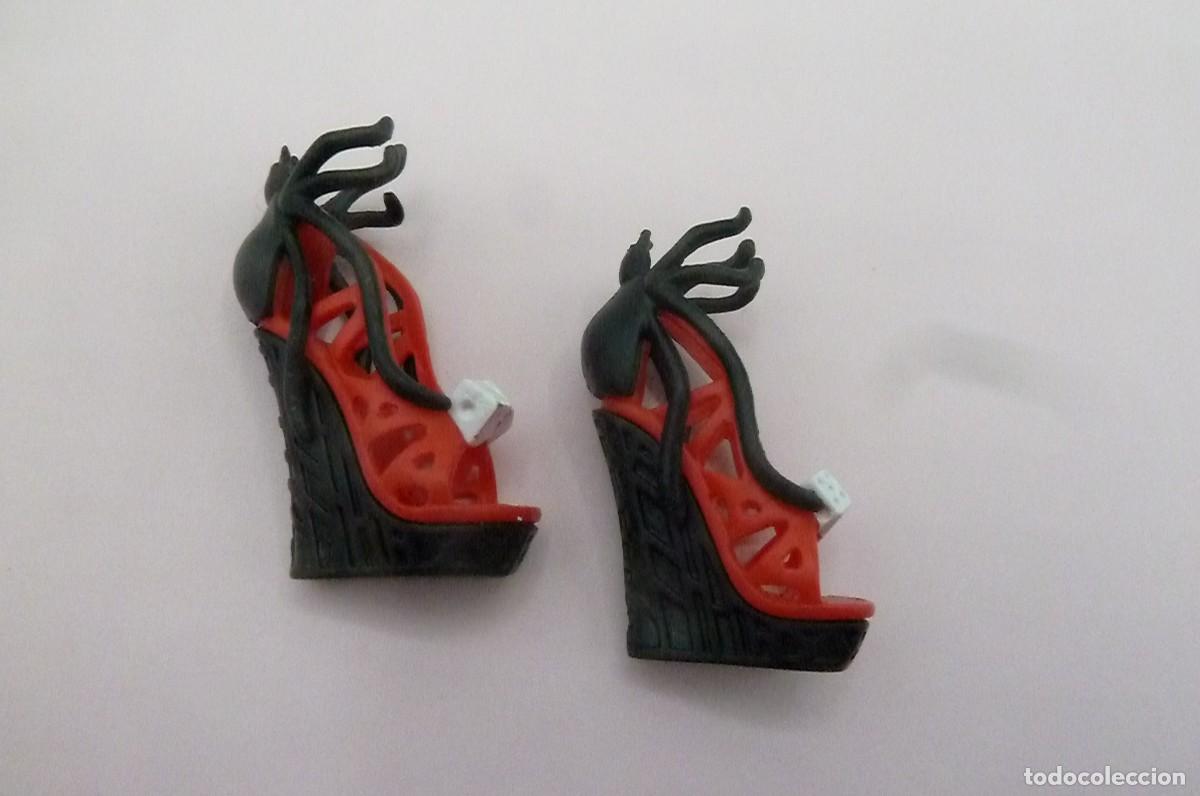 Mu&ntilde;ecas modernas: Zapatos Monster High - Foto 2
