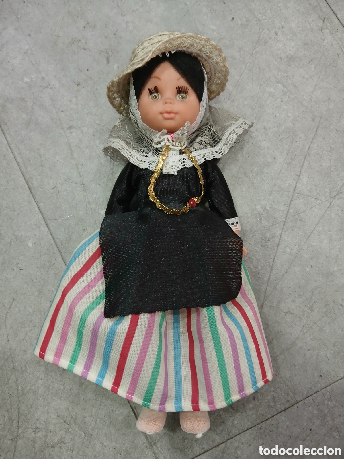 Mu&ntilde;ecas modernas: Antigua mu&ntilde;eca regional. (L3) - Foto 1