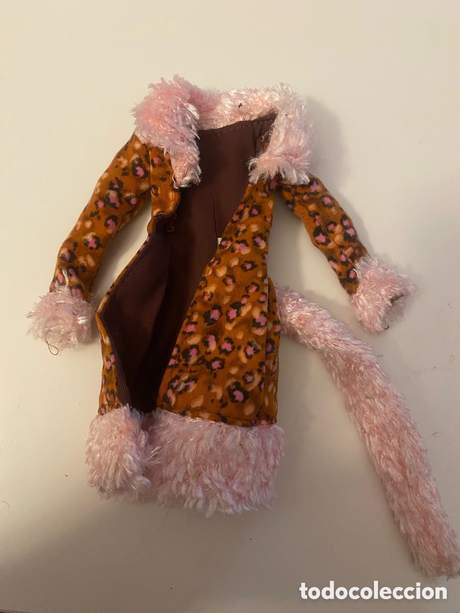 Mu&ntilde;ecas modernas: Abrigo de mu&ntilde;eca Bratz - Foto 1