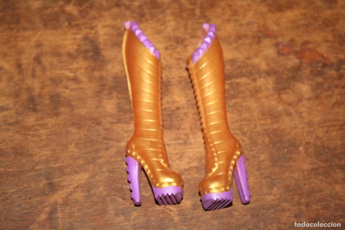 Mu&ntilde;ecas modernas: botas mu&ntilde;eca monster clawdeen - Foto 1