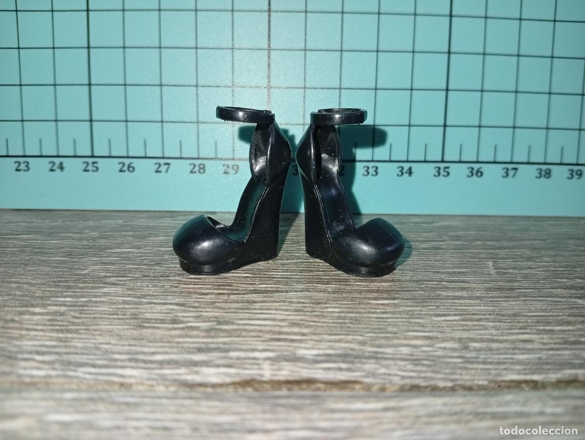 Mu&ntilde;ecas modernas: zapatos de mu&ntilde;eca monster high - Foto 1