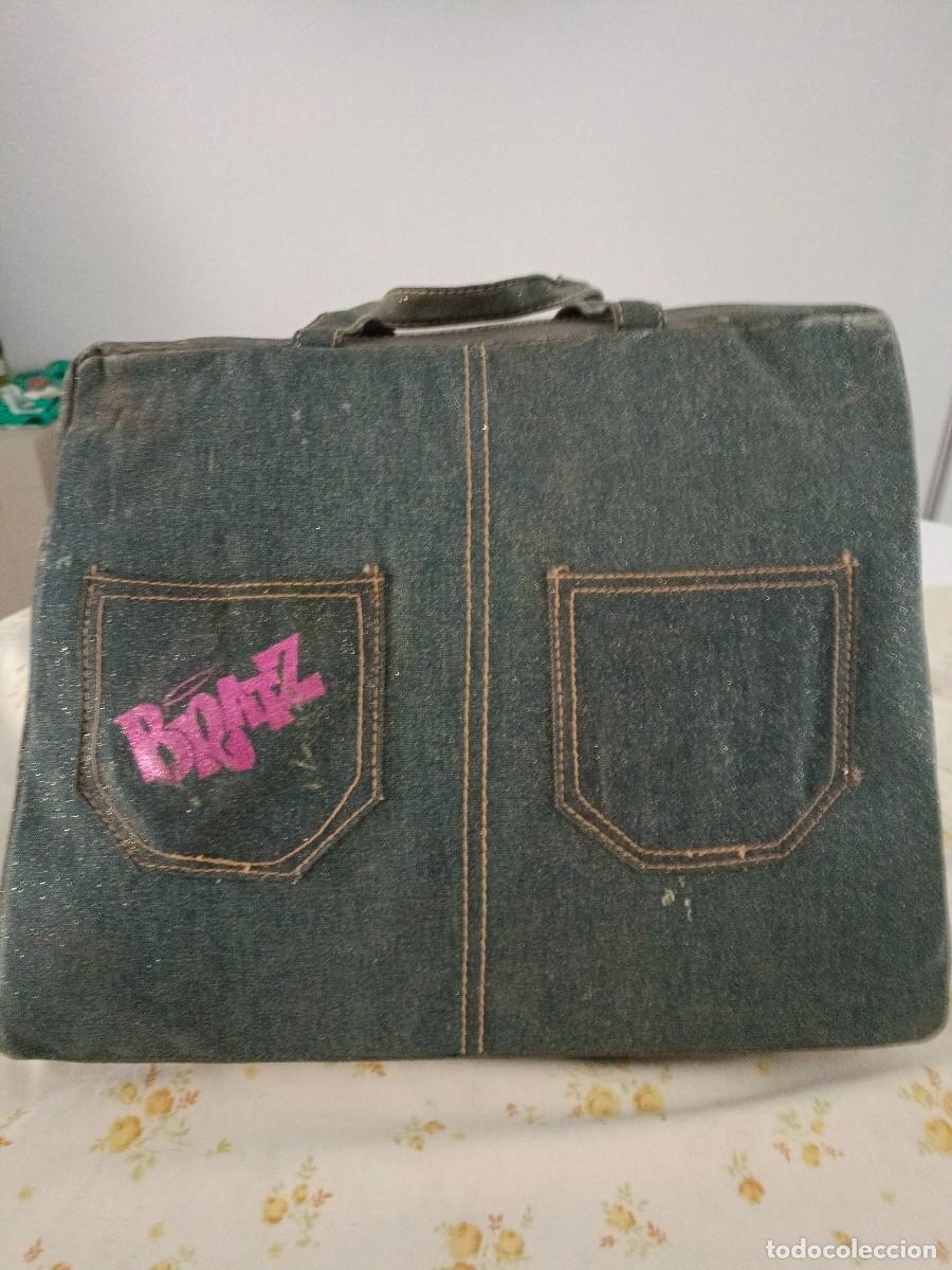 Mu&ntilde;ecas modernas: Mochila con mu&ntilde;ecas y accesorios. A&ntilde;o 2001 - Foto 2