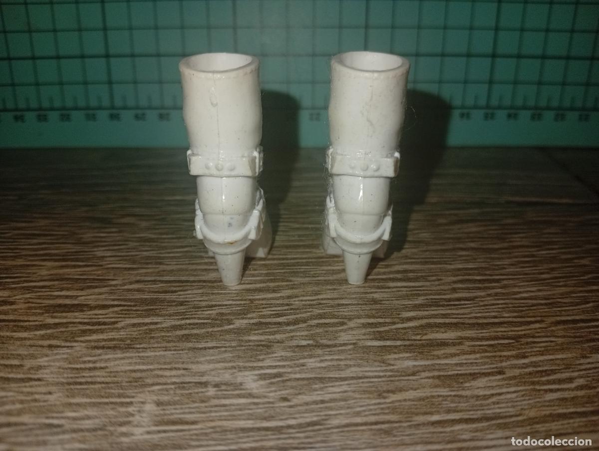 Mu&ntilde;ecas modernas: Zapatos botas de mu&ntilde;eca Bratz - Foto 3