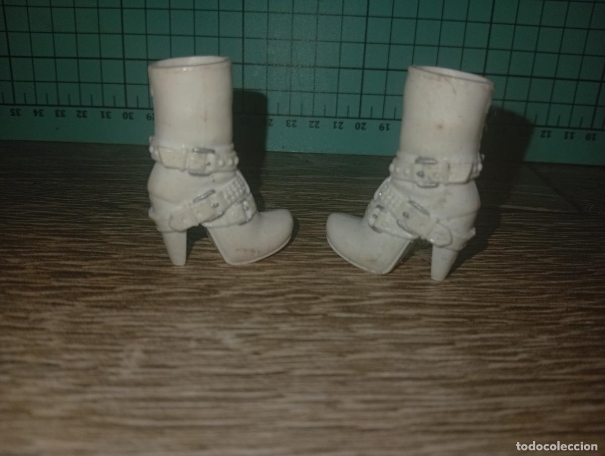 Mu&ntilde;ecas modernas: Zapatos botas de mu&ntilde;eca Bratz - Foto 4