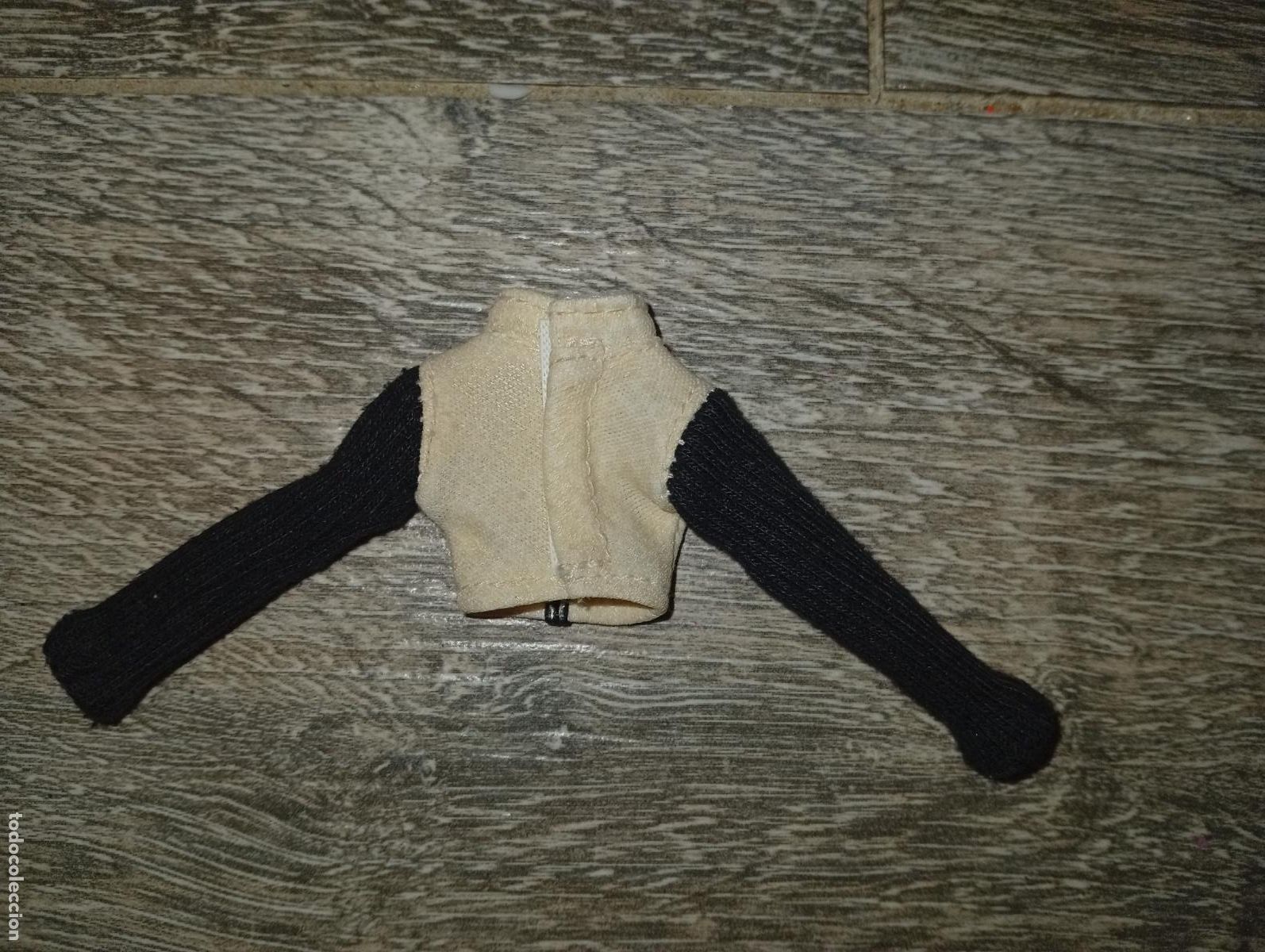 Mu&ntilde;ecas modernas: Camiseta a de mu&ntilde;eca Bratz - Foto 2