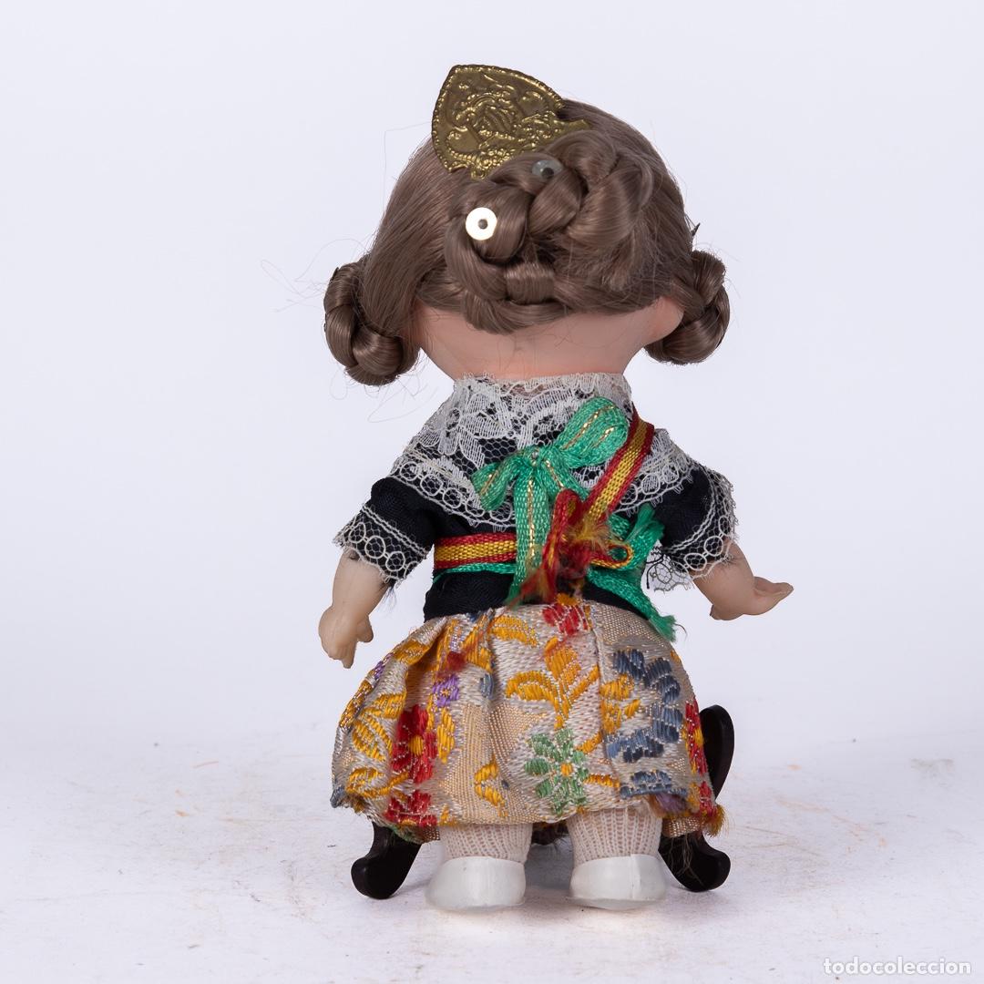 Mu&ntilde;ecas modernas: MU&Ntilde;ECA CON TRAJE TIPICO EN PERFECTO ESTADO - Foto 3