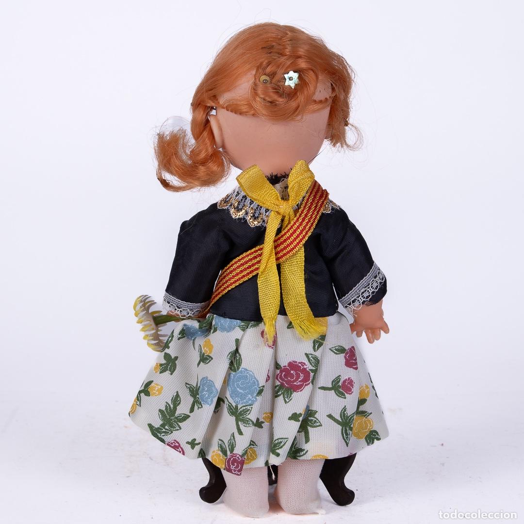 Mu&ntilde;ecas modernas: MU&Ntilde;ECA CON TRAJE TIPICO EN PERFECTO ESTADO - Foto 3