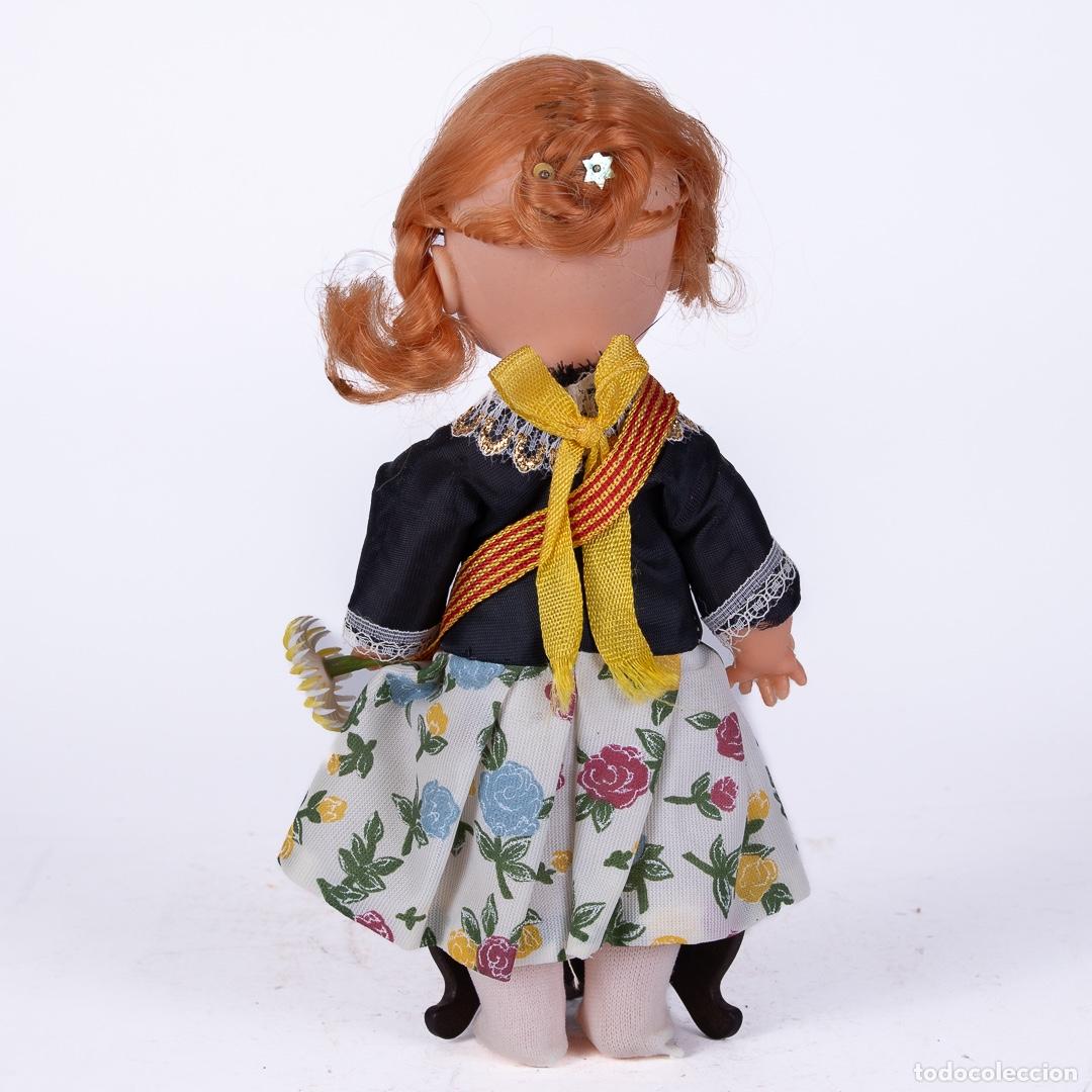 Mu&ntilde;ecas modernas: MU&Ntilde;ECA CON TRAJE TIPICO EN PERFECTO ESTADO - Foto 4