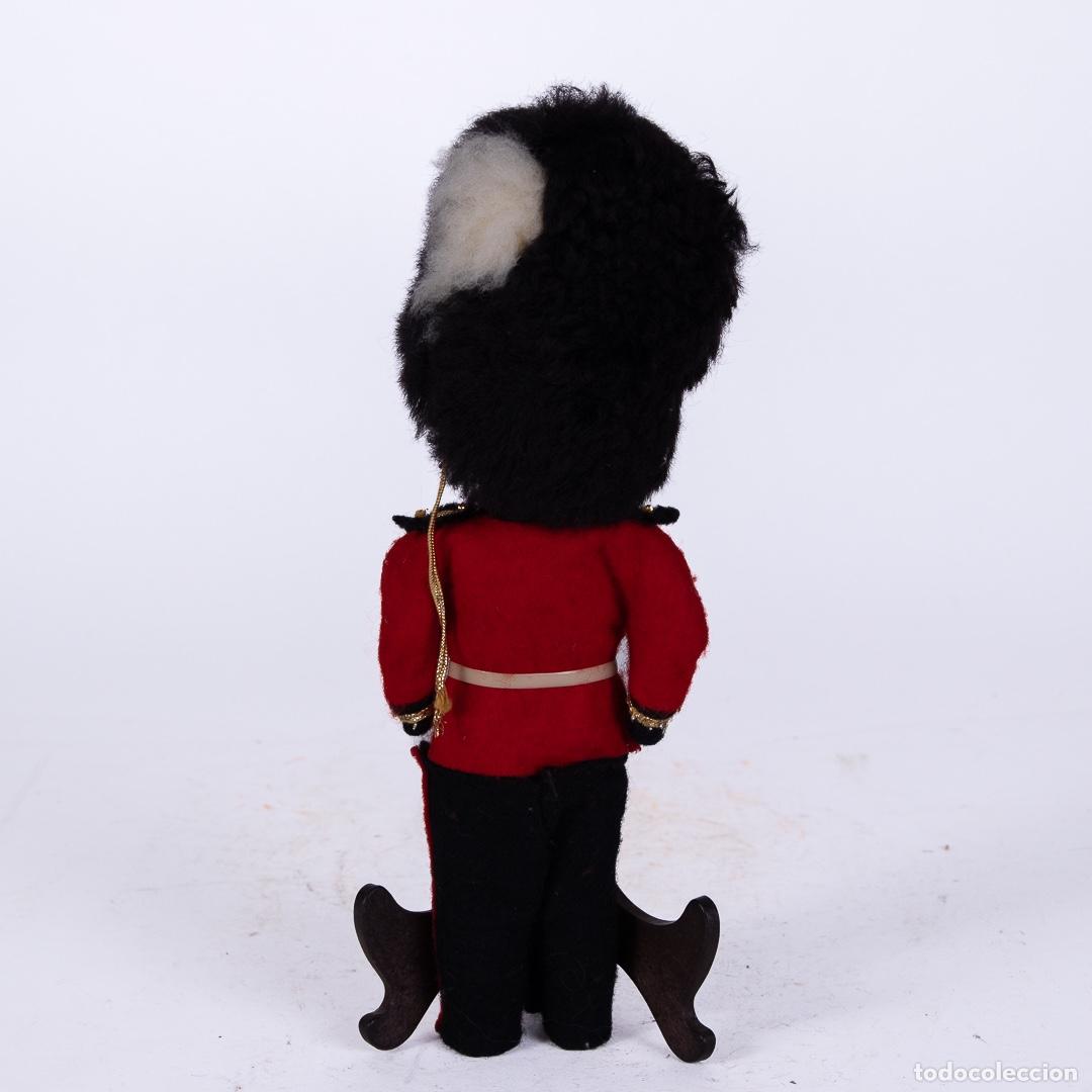 Mu&ntilde;ecas modernas: MU&Ntilde;ECO VESTIDO DE GUARDIA - Foto 3