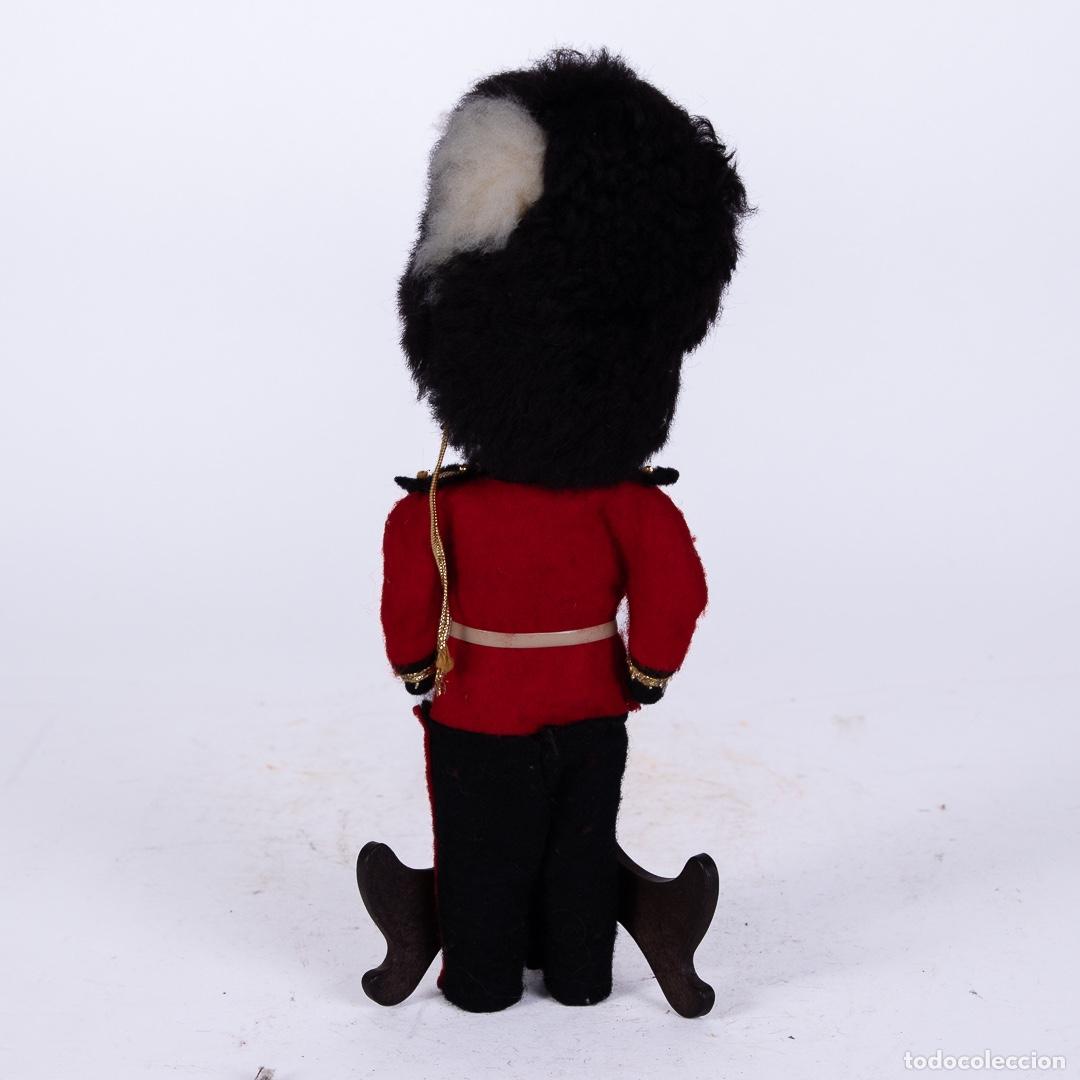 Mu&ntilde;ecas modernas: MU&Ntilde;ECO VESTIDO DE GUARDIA - Foto 4