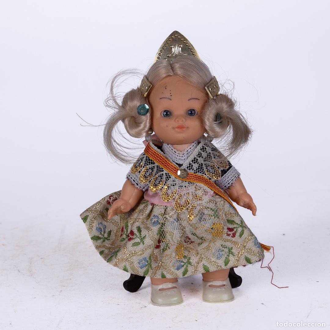 Mu&ntilde;ecas modernas: MU&Ntilde;ECA VESTIDA DE TRAJE TIPICO - Foto 1