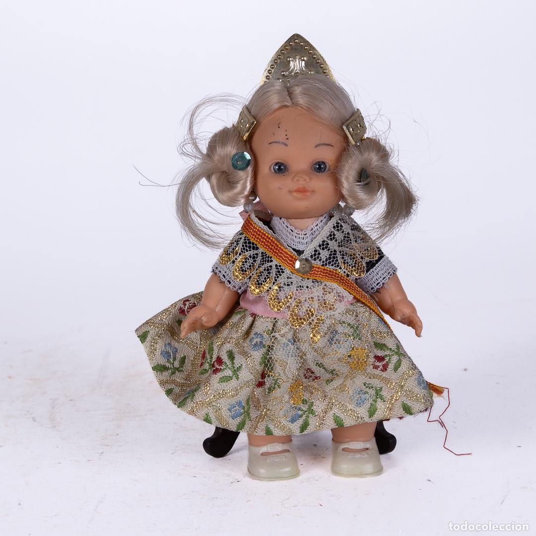 Mu&ntilde;ecas modernas: MU&Ntilde;ECA VESTIDA DE TRAJE TIPICO - Foto 2