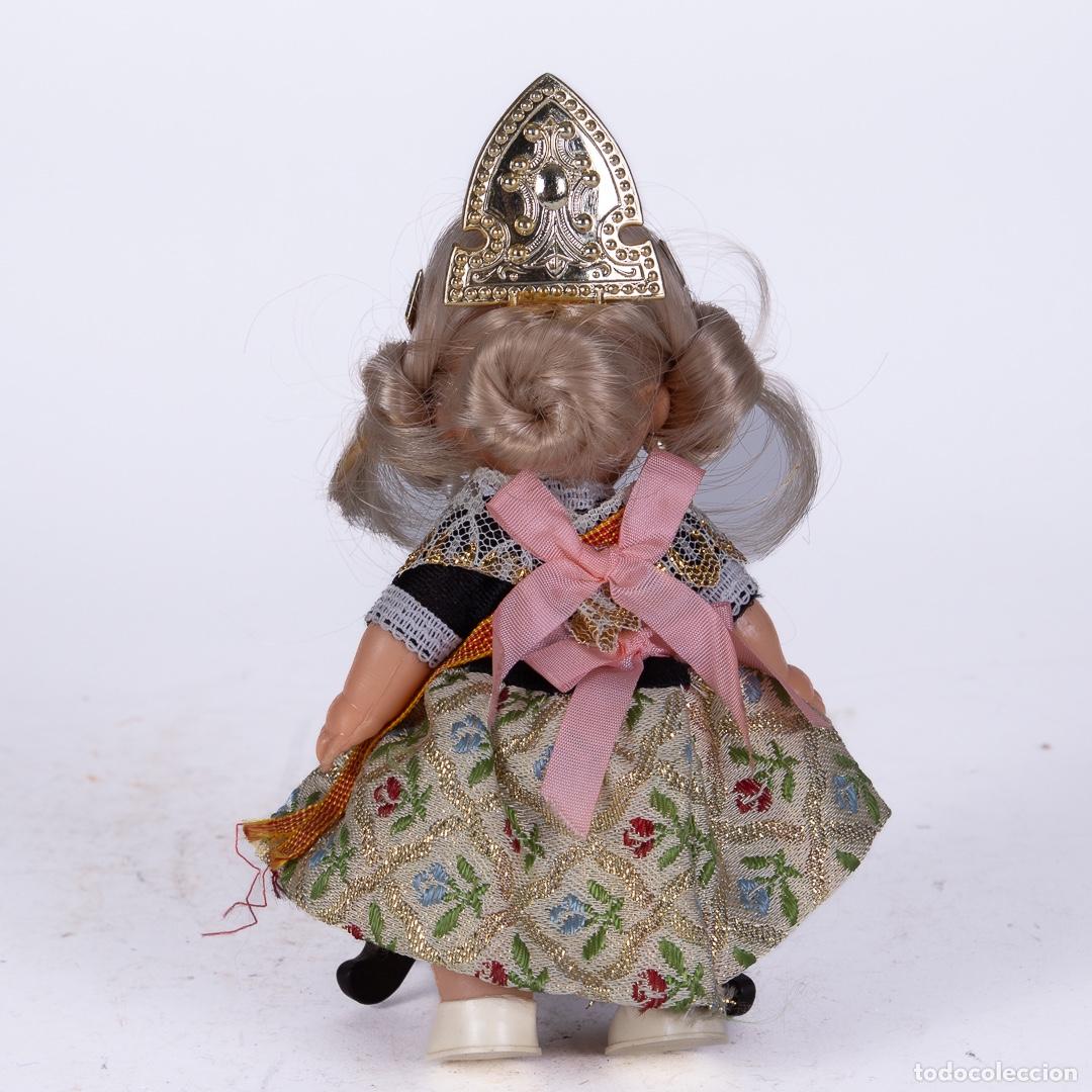 Mu&ntilde;ecas modernas: MU&Ntilde;ECA VESTIDA DE TRAJE TIPICO - Foto 4