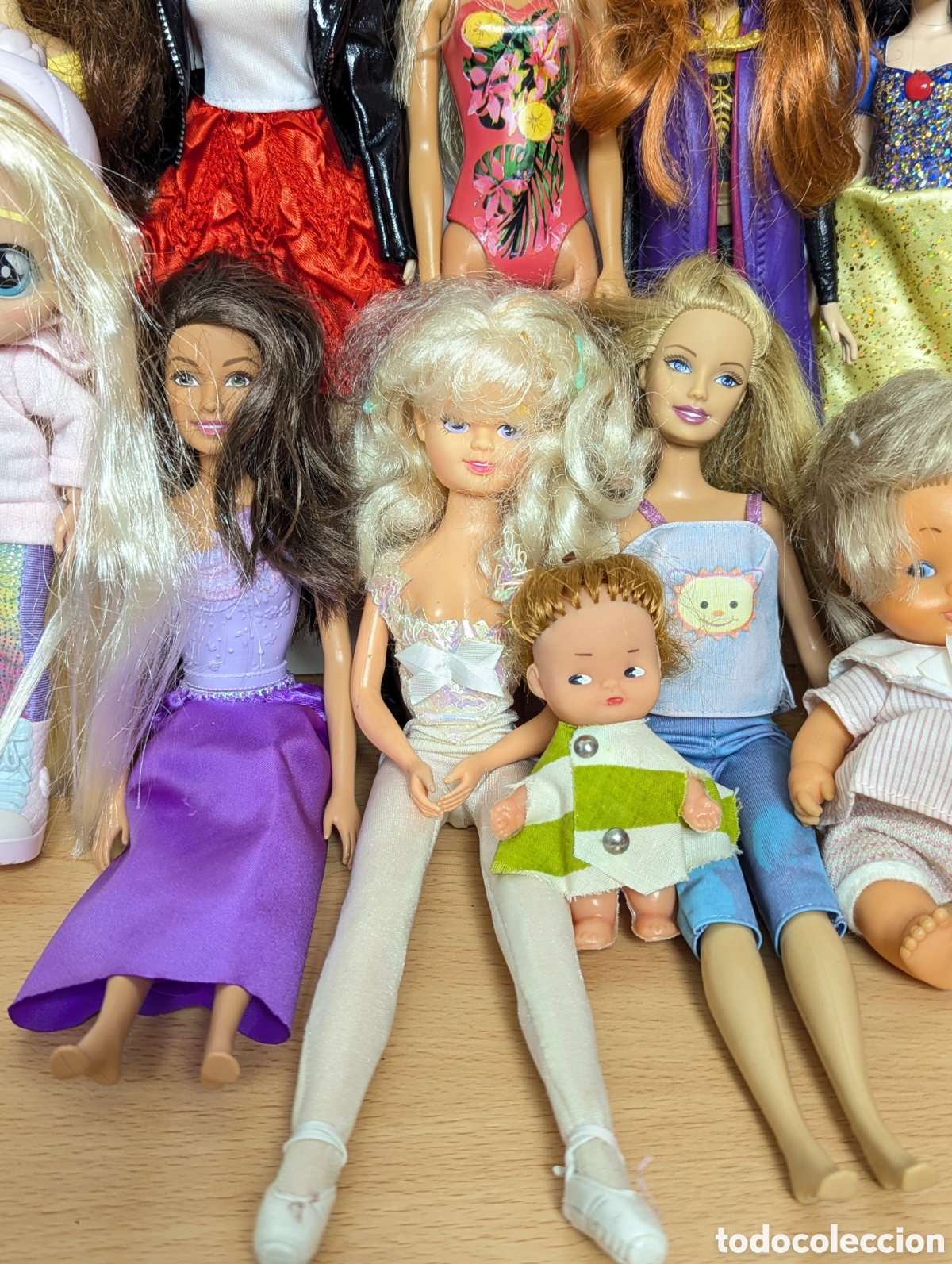 Mu&ntilde;ecas modernas: Lote 16 mu&ntilde;ecas variadas Barbie, Disney... - Foto 4