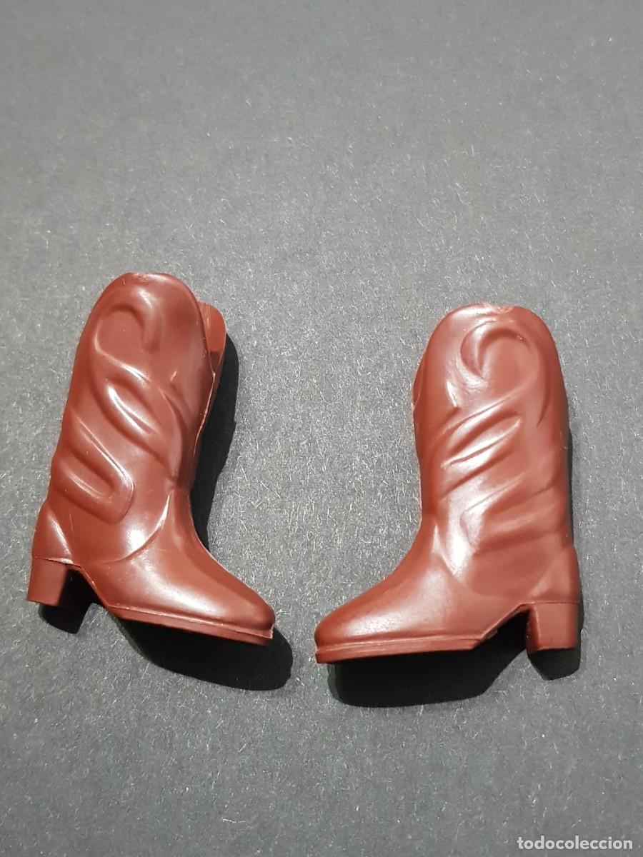 Mu&ntilde;ecas modernas: Botas marron oscuro Sindy vintage - Foto 2