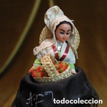 Mu&ntilde;ecas modernas: Mu&ntilde;eca con traje t&iacute;pico de Avignon,Francia. - Foto 2
