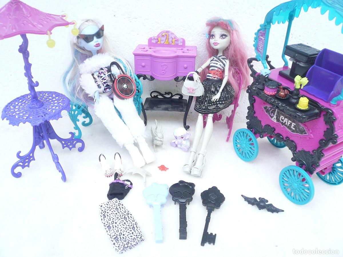 Mu&ntilde;ecas modernas: LOTE DOS MU&Ntilde;ECAS MONSTER MATTEL, MUEBLES Y COMPLEMENTOS - Foto 1