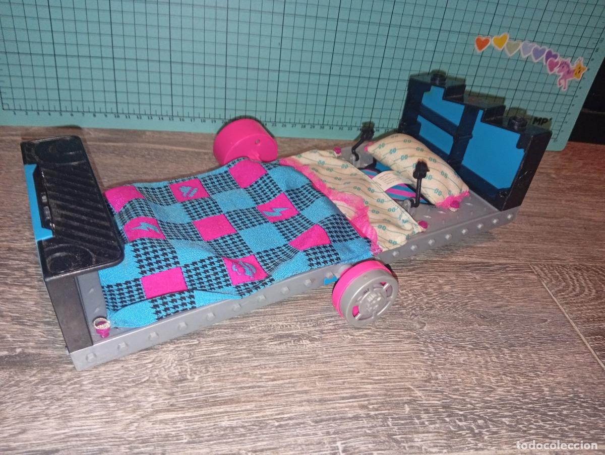 Mu&ntilde;ecas modernas: Cama de Mu&ntilde;eca Monster High Frankie - Foto 11