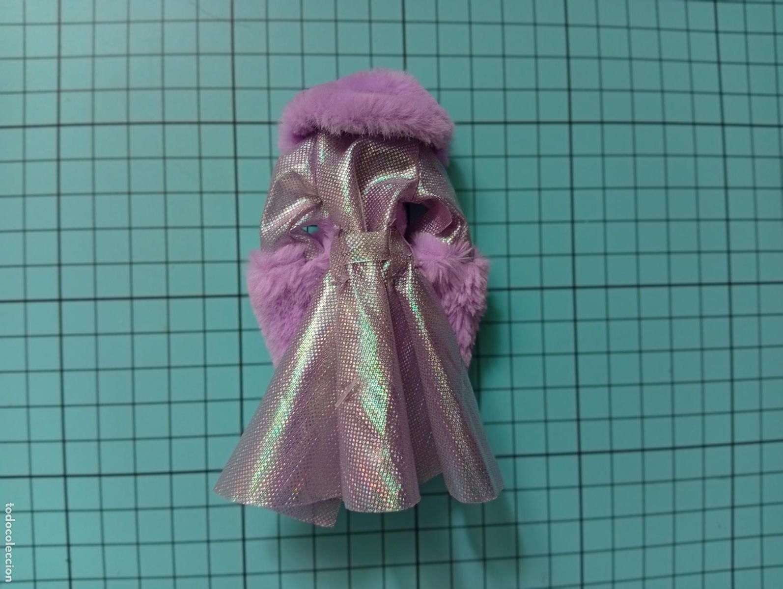Mu&ntilde;ecas modernas: Abrigo gabardina de mu&ntilde;eca Rainbow high - Foto 2