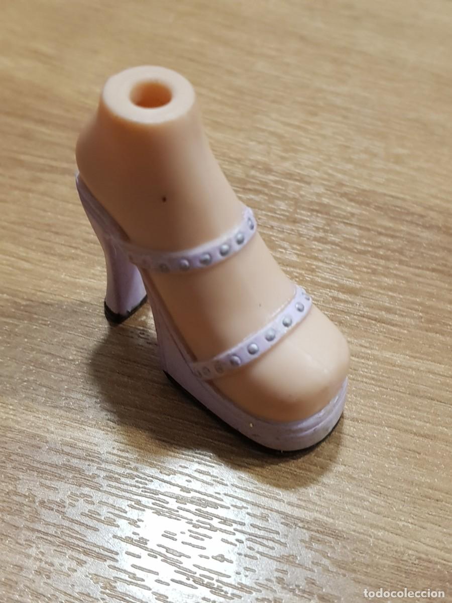 Mu&ntilde;ecas modernas: Zapatos bratz desparejo, uno - Foto 1