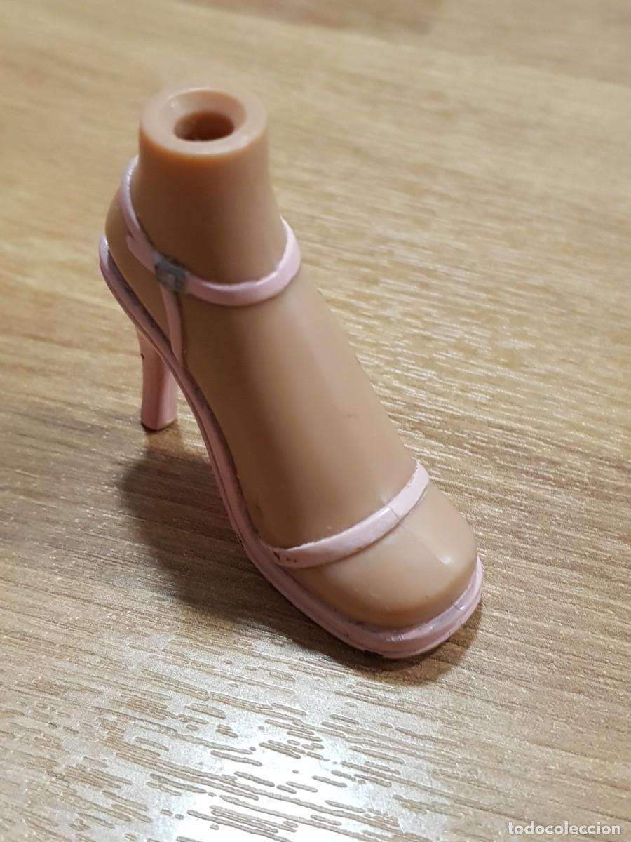 Mu&ntilde;ecas modernas: Zapatos bratz desparejo, uno - Foto 1