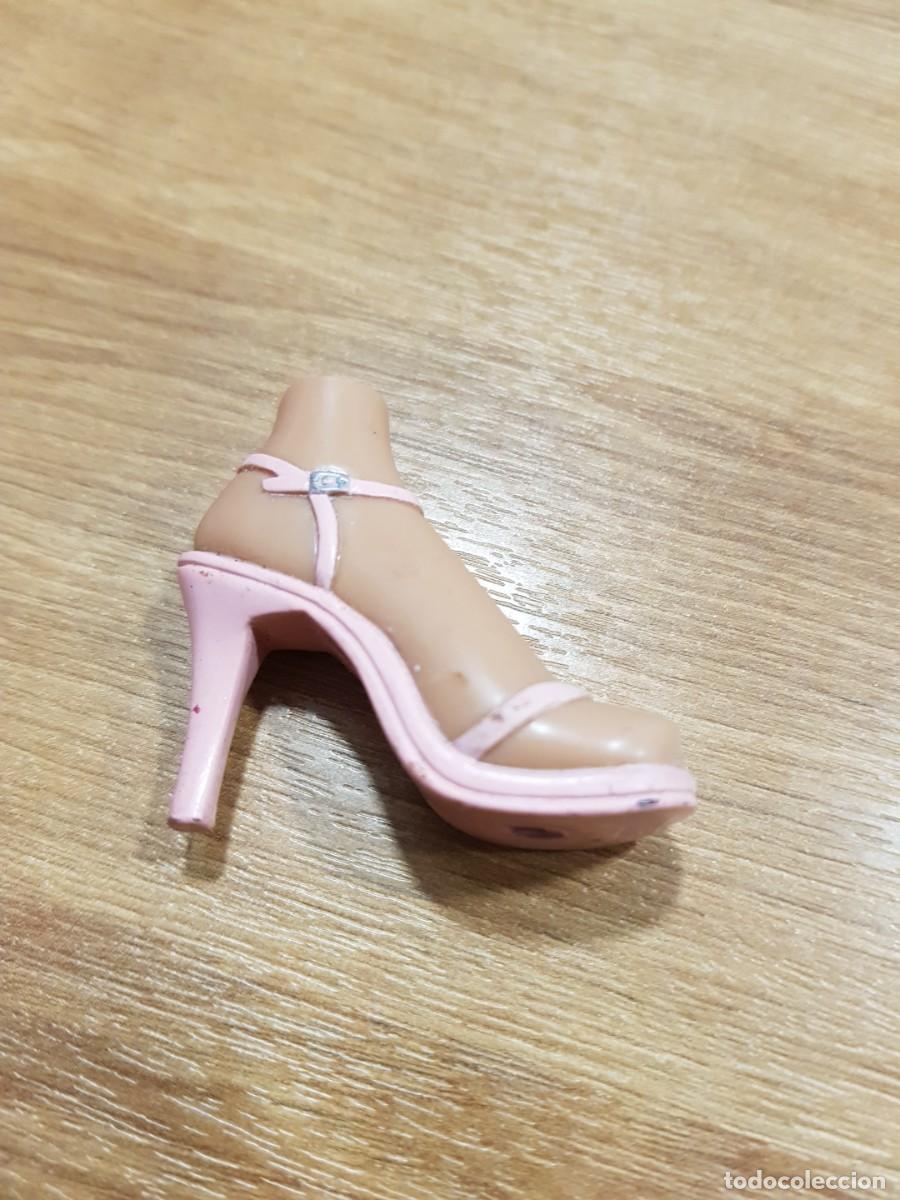 Mu&ntilde;ecas modernas: Zapatos bratz desparejo, uno - Foto 2