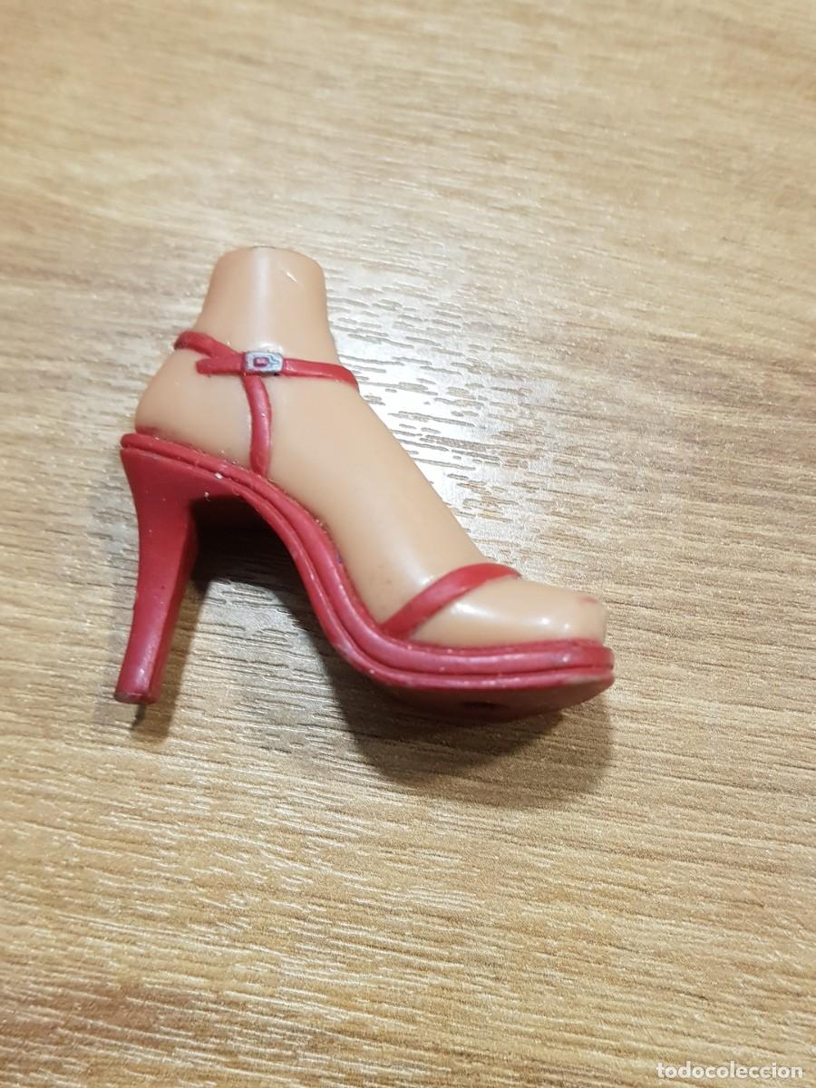 Mu&ntilde;ecas modernas: Zapatos bratz desparejo, uno - Foto 2