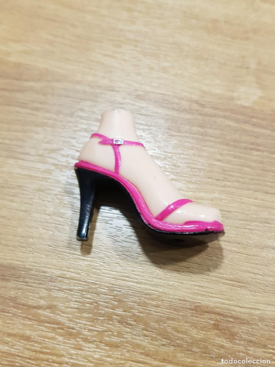 Mu&ntilde;ecas modernas: Zapatos bratz desparejo, uno - Foto 2