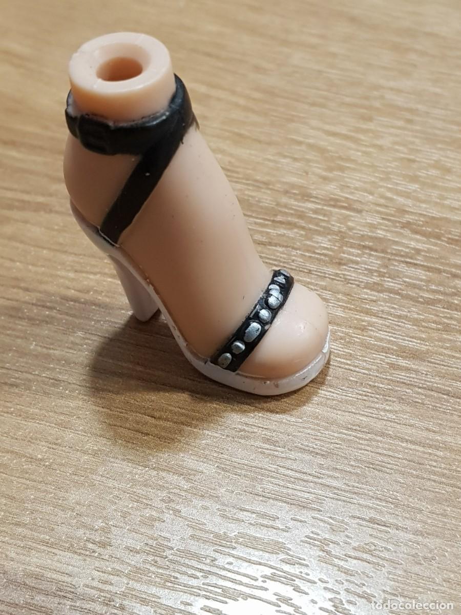 Mu&ntilde;ecas modernas: Zapatos bratz desparejo, uno - Foto 1