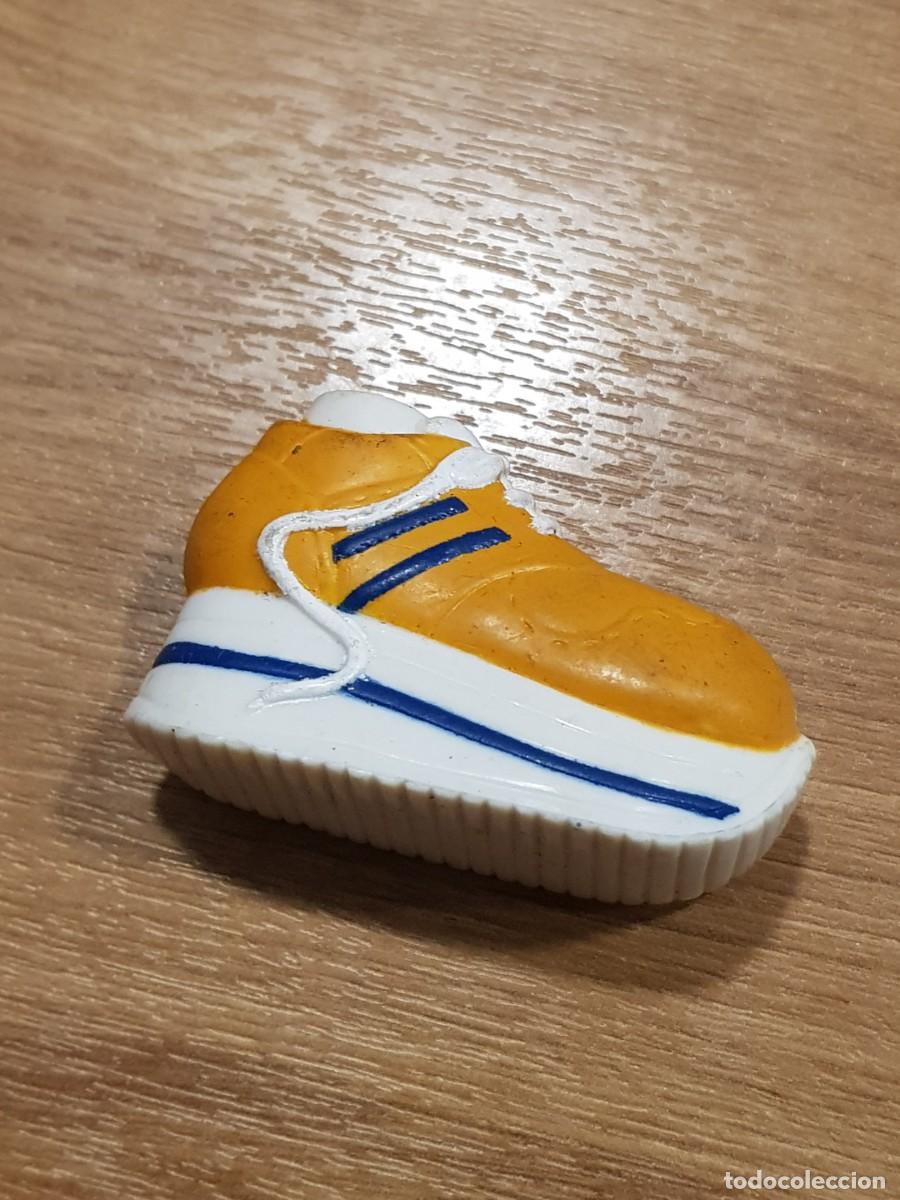 Mu&ntilde;ecas modernas: Zapatos bratz desparejo, uno - Foto 2