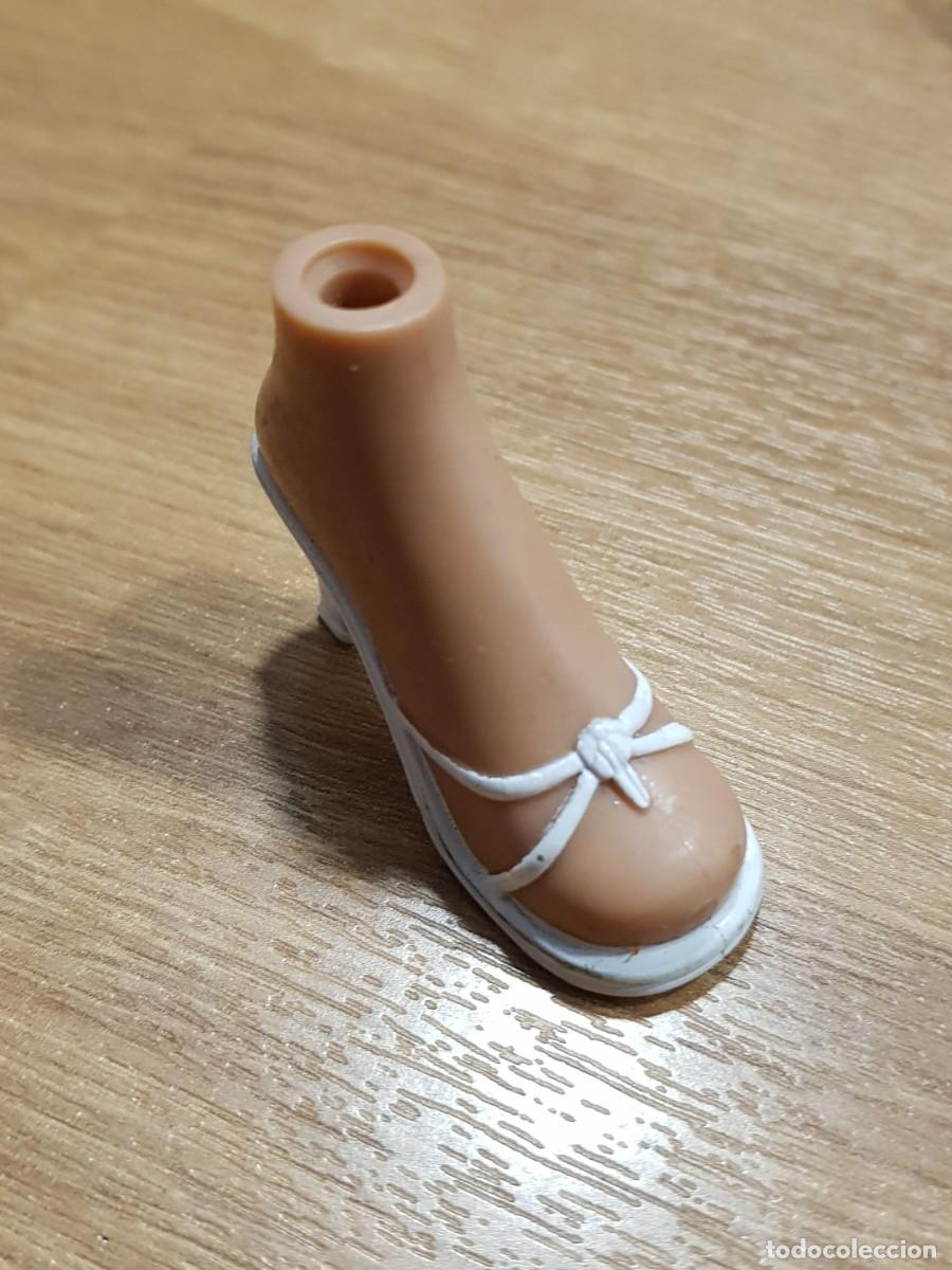 Mu&ntilde;ecas modernas: Zapatos bratz desparejo, uno - Foto 1